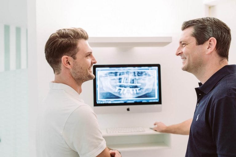 3D-Röntgen-Aufnahme wird gezeigt